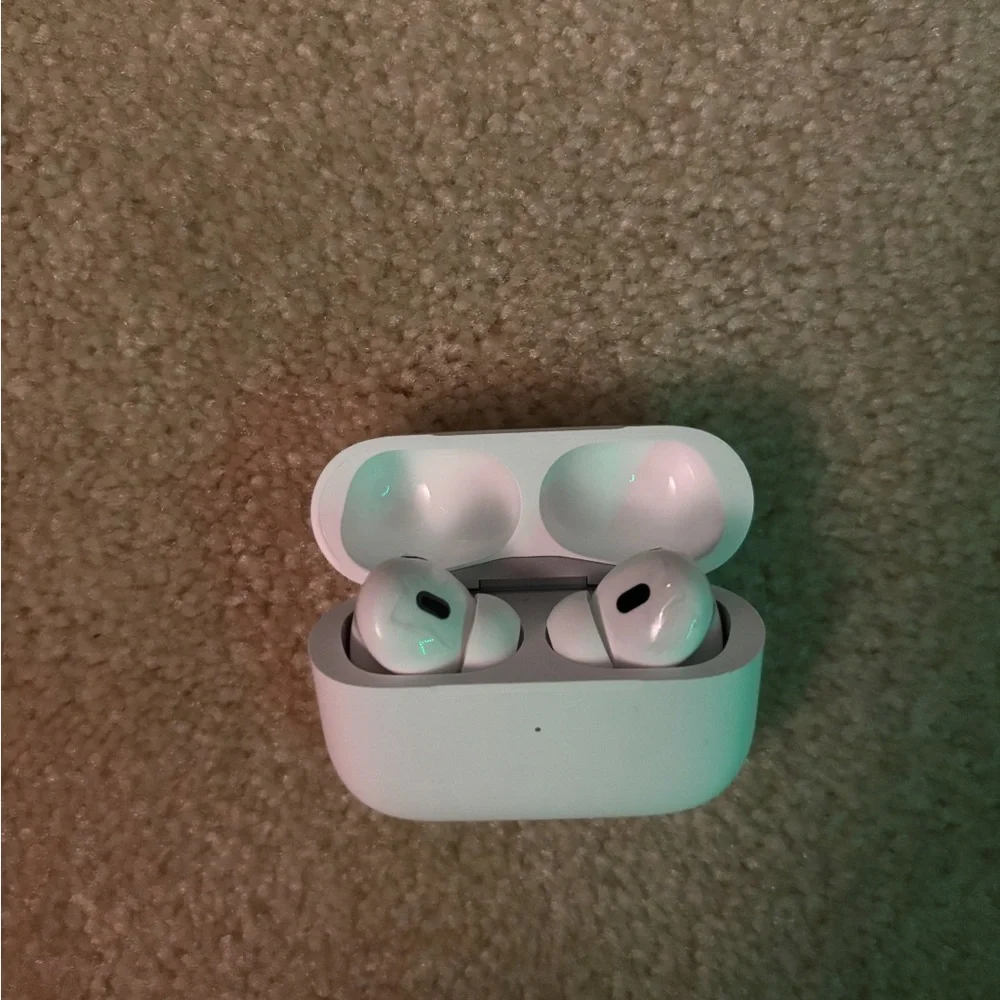 Apple Black Wireless Earbuds with Noise Cancellation